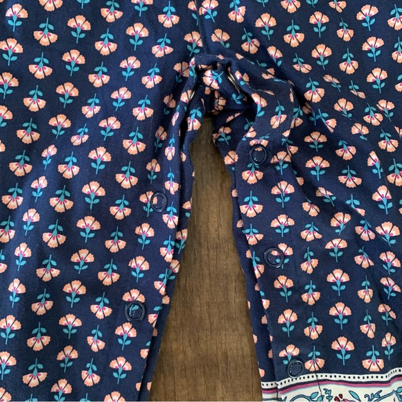 New without Tags Carters button front floral pattern long sleeve/pant romper - Picture 4 of 7